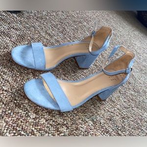 Women’s Blue Heels!